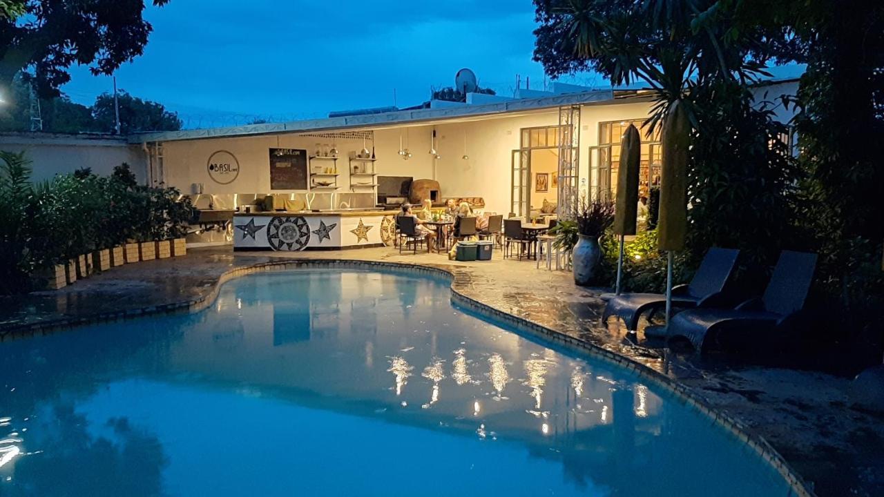 Fawlty Towers Accommodation & Activities Livingstone Exterior foto