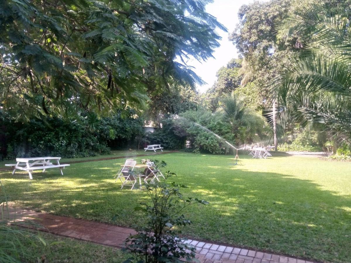 Fawlty Towers Accommodation & Activities Livingstone Exterior foto