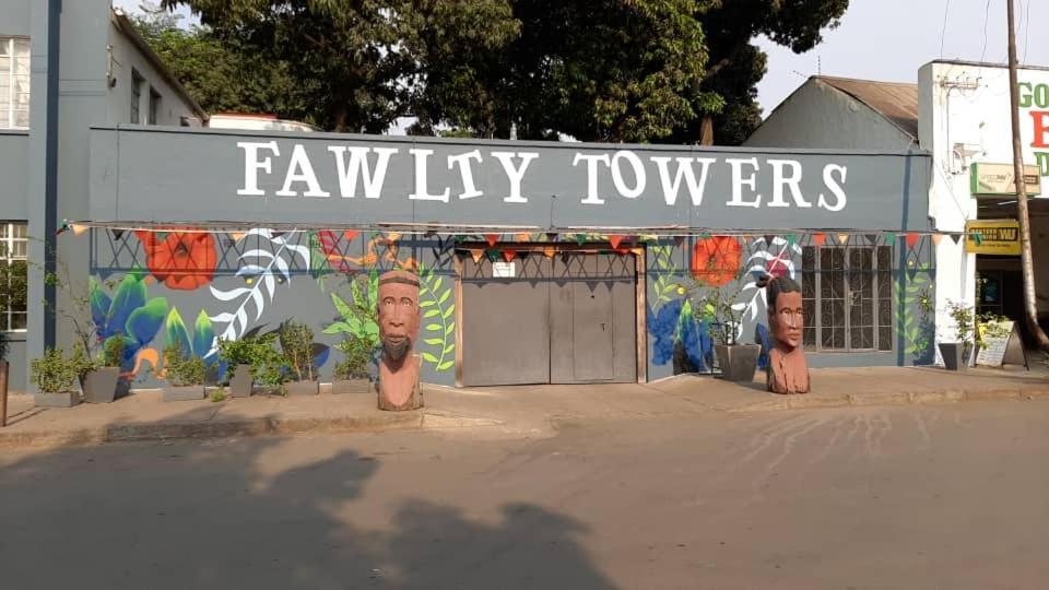 Fawlty Towers Accommodation & Activities Livingstone Exterior foto