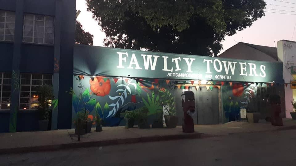 Fawlty Towers Accommodation & Activities Livingstone Exterior foto