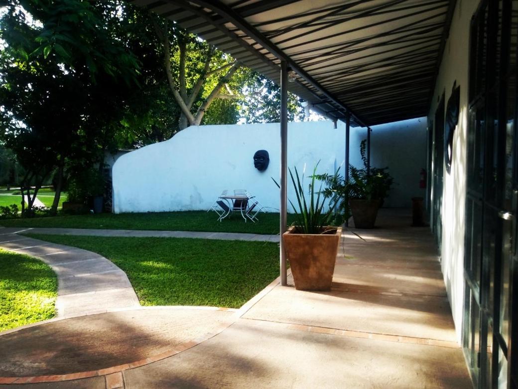 Fawlty Towers Accommodation & Activities Livingstone Exterior foto
