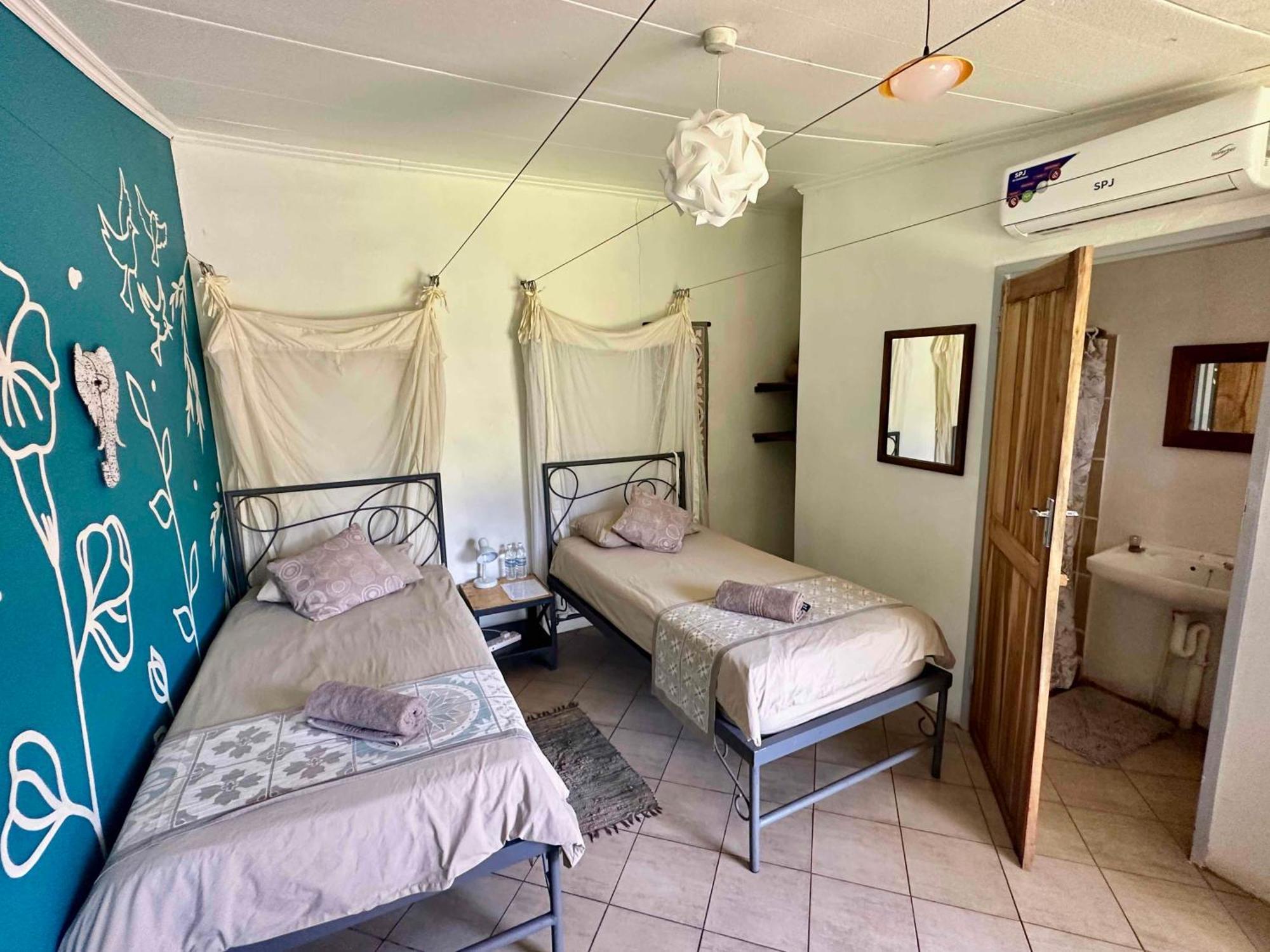 Fawlty Towers Accommodation & Activities Livingstone Exterior foto