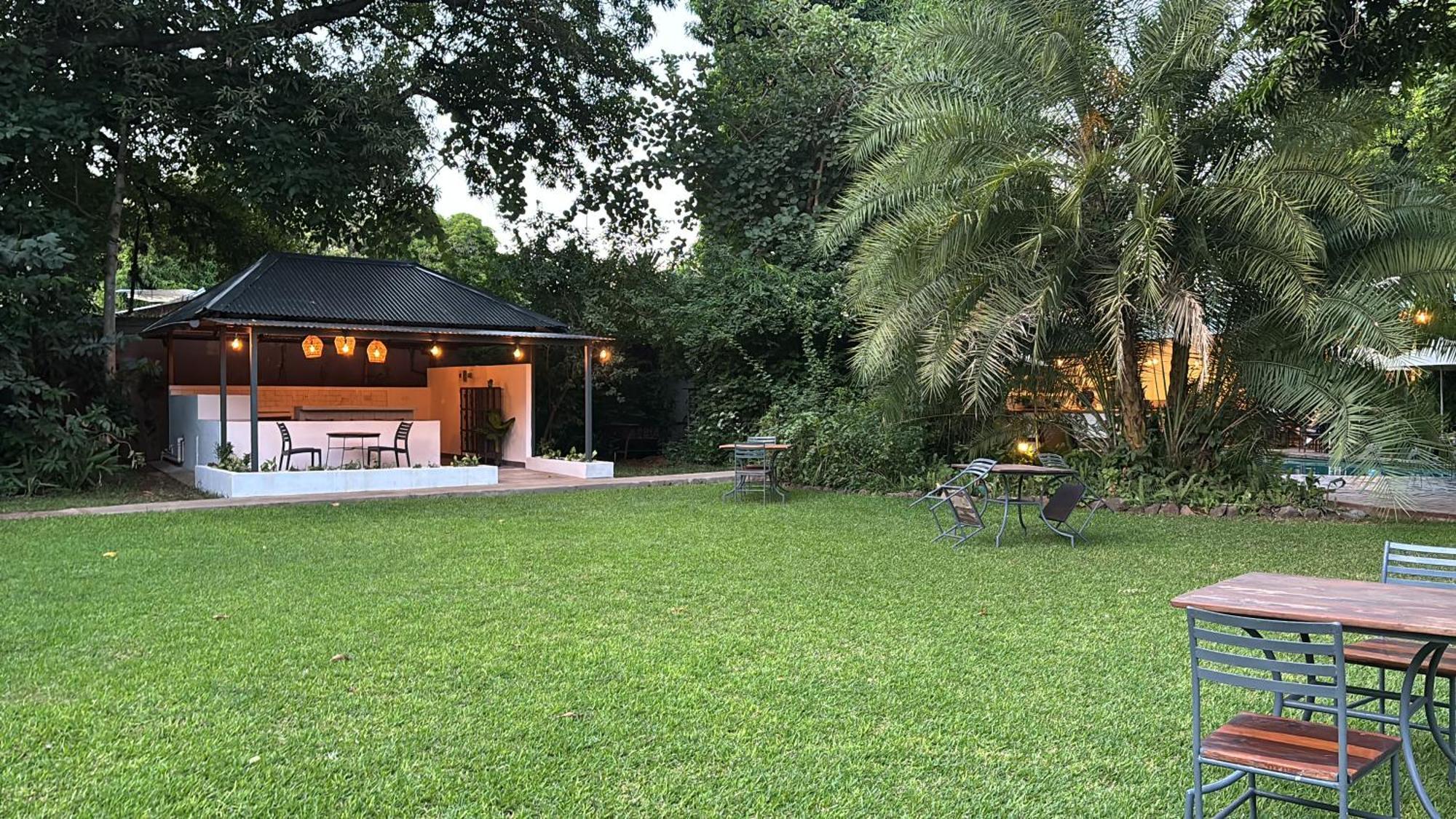 Fawlty Towers Accommodation & Activities Livingstone Exterior foto