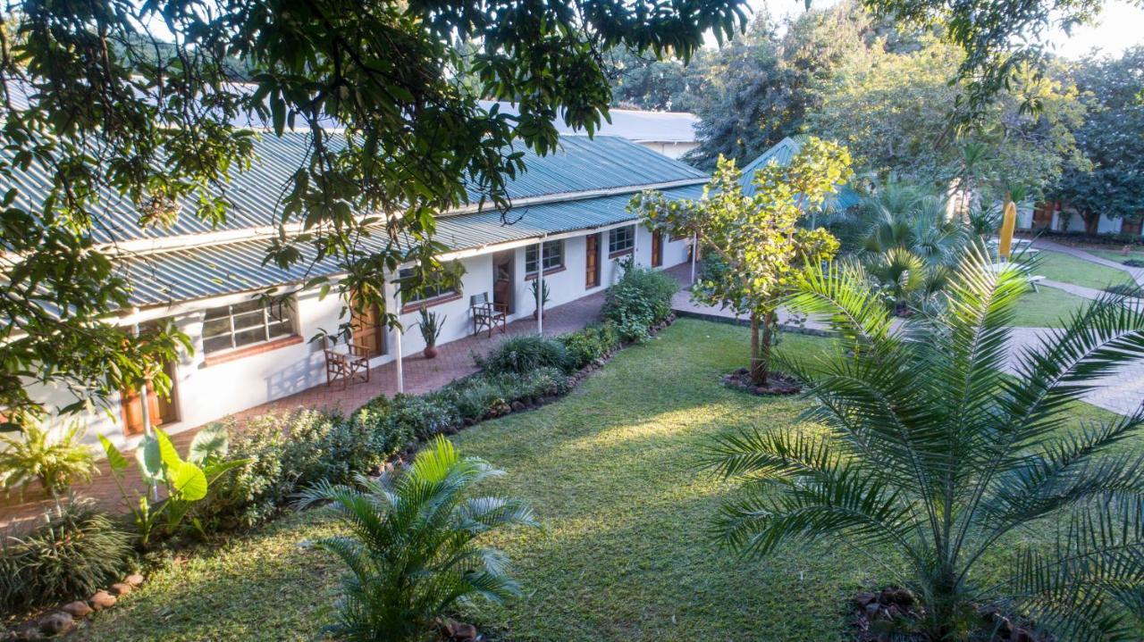 Fawlty Towers Accommodation & Activities Livingstone Exterior foto