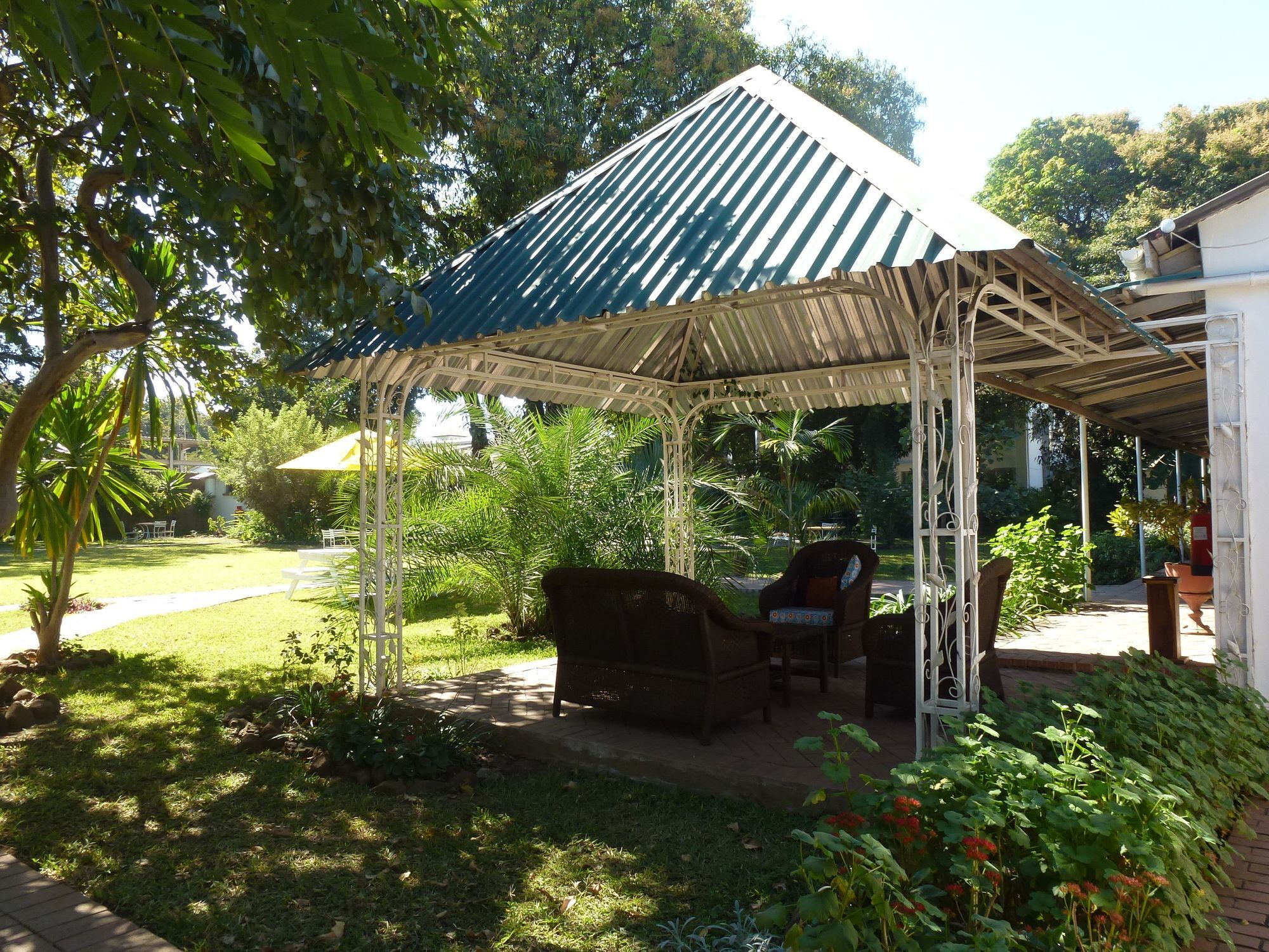 Fawlty Towers Accommodation & Activities Livingstone Exterior foto