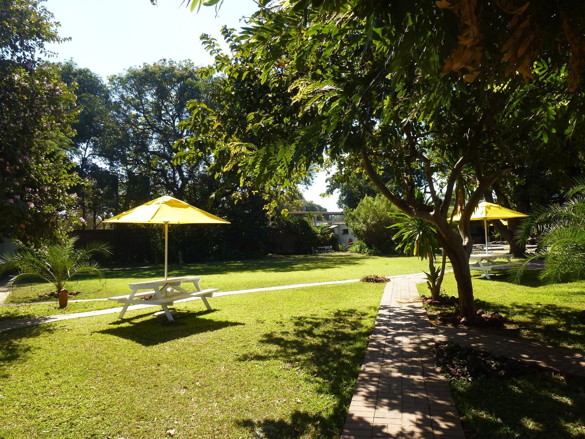 Fawlty Towers Accommodation & Activities Livingstone Exterior foto